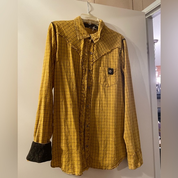 Gently used. Western BKE style button top. Sweater details on sleeves - Picture 1 of 4